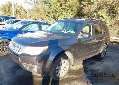 2013 Subaru Forester 2.5X Limited z USA, uszkodzony, nr VIN JF2SHAEC1DH405755